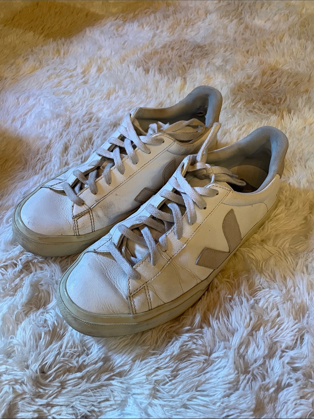 Veja Campo T2 Sneakers in White with cream sz10